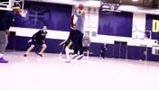 主教练正在热身！50岁马龙急停跳投单吃穆雷😲