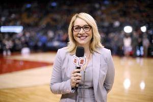 TA：ESPN将首席解说团成员多瑞丝-伯克降职 目前双方正商讨续约